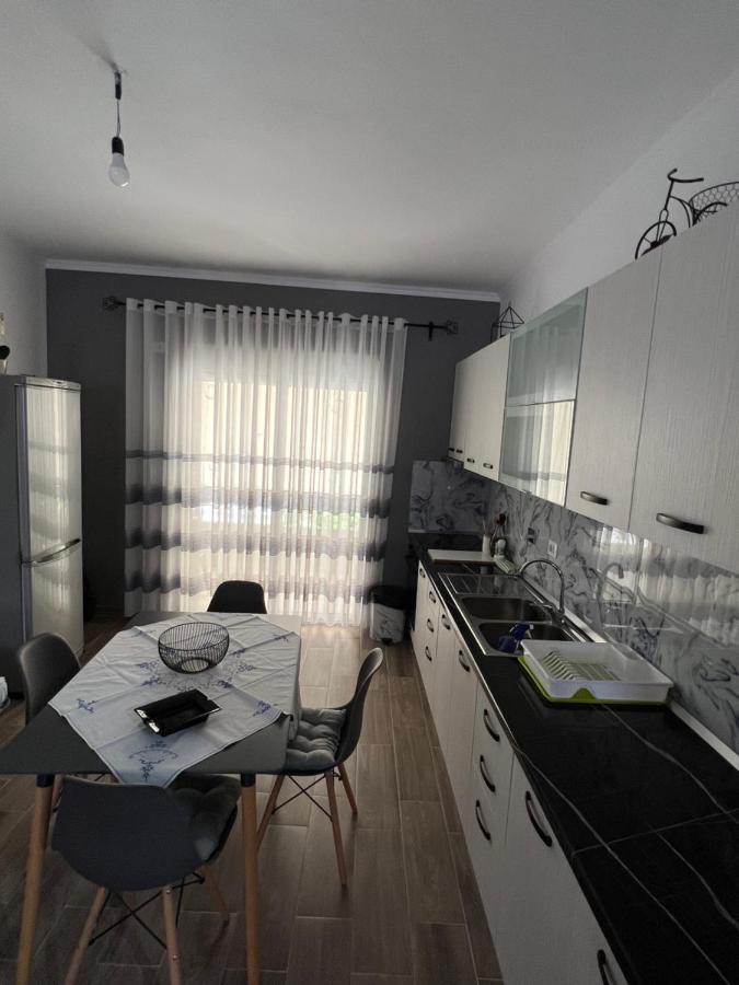 Rent Room Vlora Extérieur photo